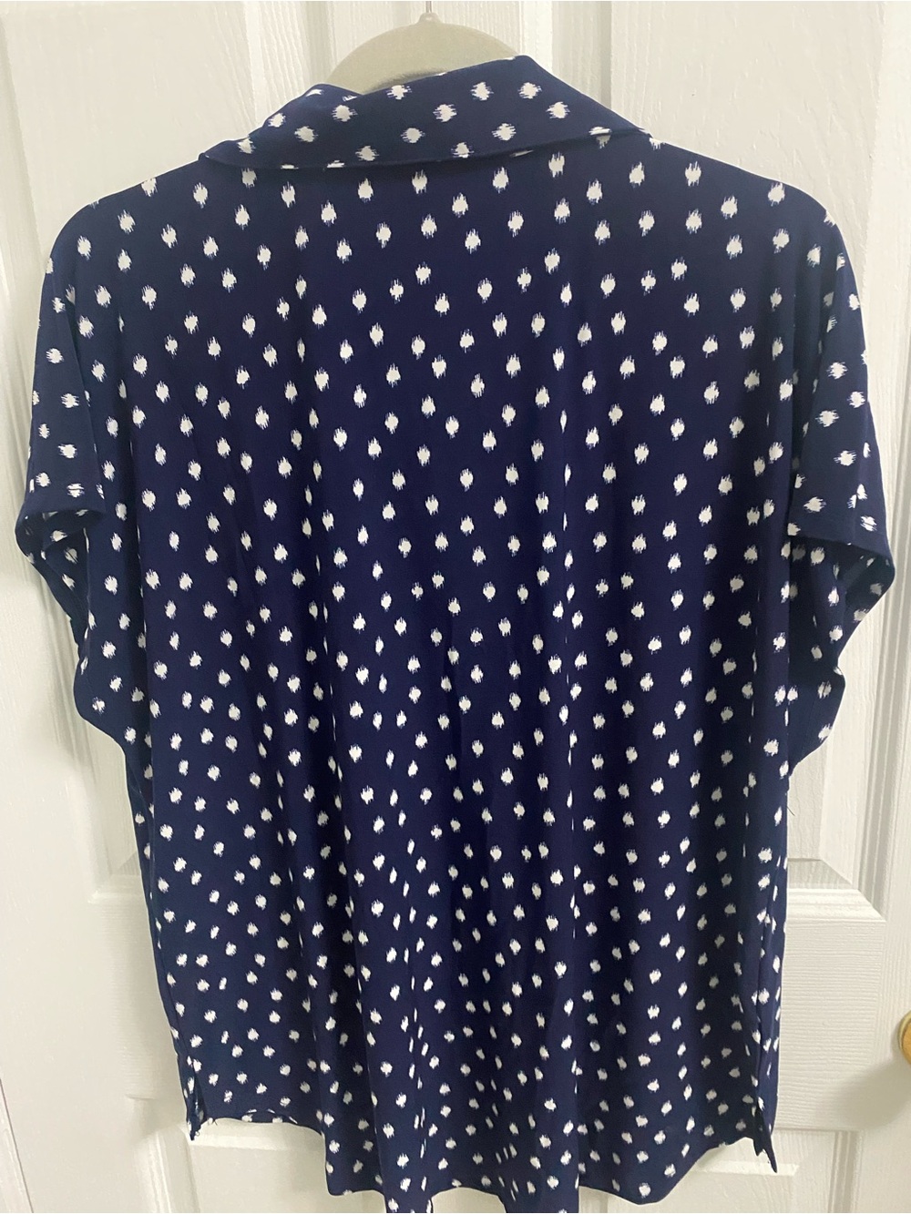 Jones New York XL Navy Blue Blouse with White Dot Print short sleeves v neck - Picture 2 of 2